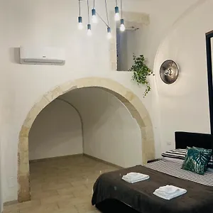 Ermes Ares , Syracuse Italia